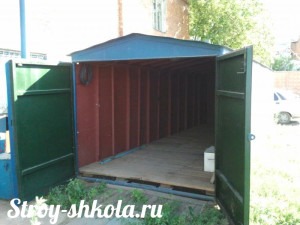 Деревянный пол в гараже