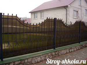 Красивый забор из поликарбоната