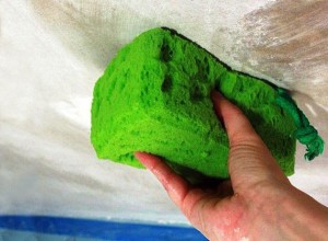 Определяем какой краской окрашена поверхность с помощью губки