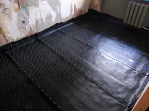 Процесс укладки рулонной гидроизоляции