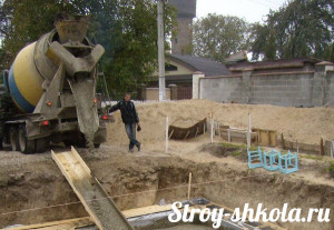 Процесс заливки бетона